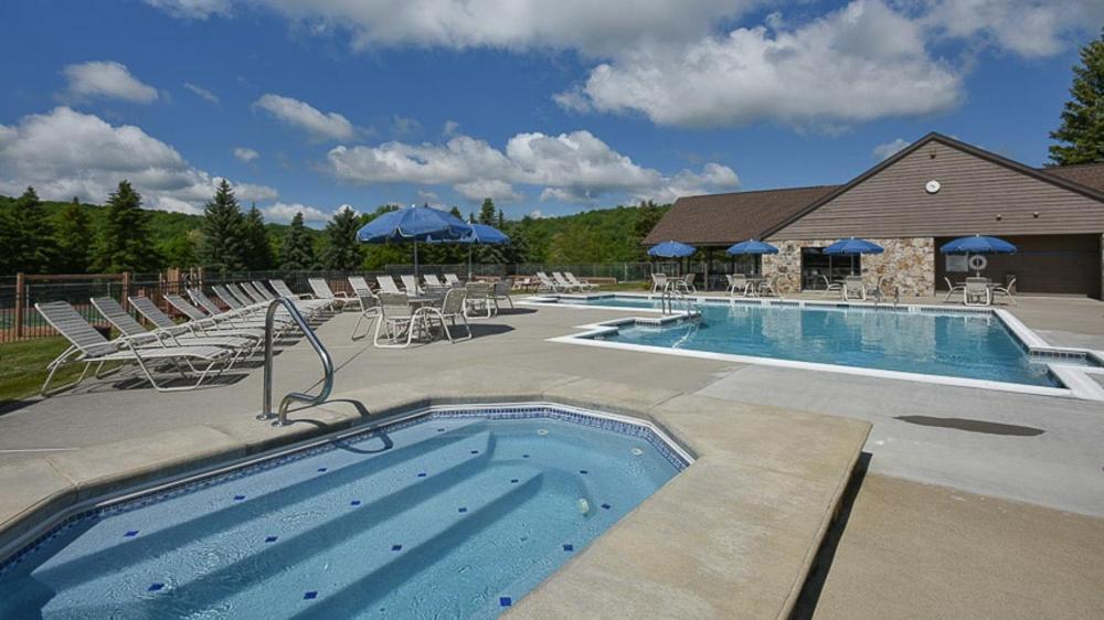 Seven Springs Sunridge 2 Bedroom Standard Condo, Mountain Views! Champion